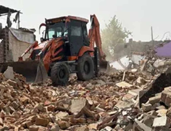 Hoshiarpur में ड्रग मनी के आरोपी दंपती पर बड़ा एक्शन, अवैध संपत्ति पर चला बुलडोजर
