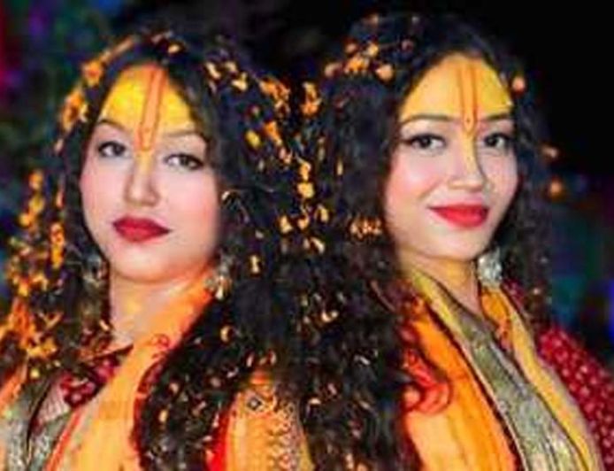 गोण्डा की दो बहनें श्रुतिका-रितिका बंकू: पढ़ाई के साथ भक्ति गायन में बना रहीं राष्ट्रीय पहचान