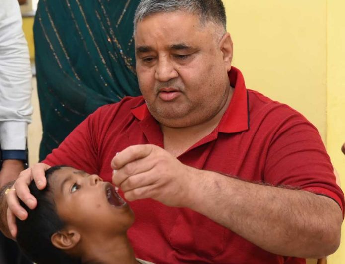 हर बच्चे तक पहुंचे पोलियो की सुरक्षा का कवच : पर्यटन एवं संस्कृति मंत्री  राजेश अग्रवाल ने पिलाई जीवनरक्षक खुराक