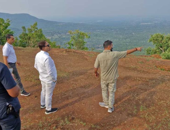 छत्तीसगढ़ पर्यटन मंडल के प्रबंध संचालक  विवेक आचार्य और अध्यक्ष  नीलू शर्मा ने प्रमुख पर्यटन स्थल राजमेरगढ़ का किया दौरा