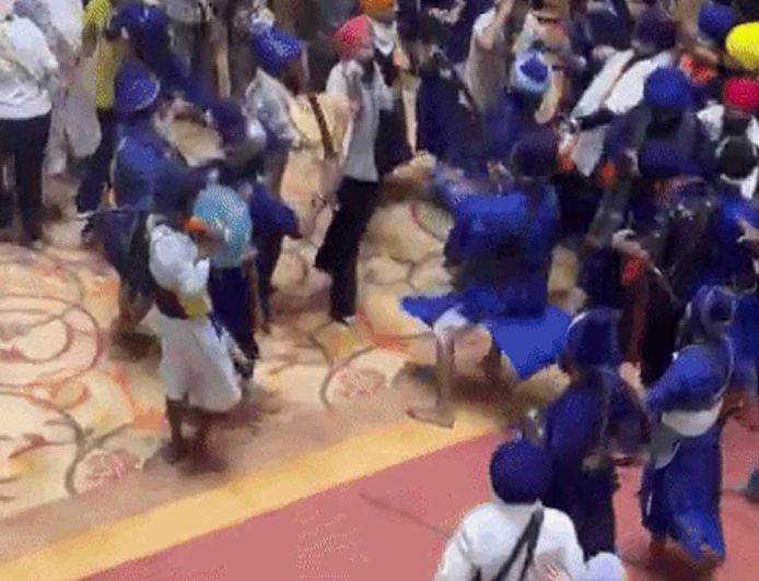 मोहाली गुरुद्वारा विवाद ने पकड़ा तूल, मारपीट के बाद निहंग के आपत्तिजनक फोटो वायरल