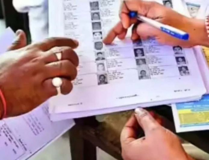झारखंड में मतदाता सूची पुनरीक्षण शुरू, बीएलओ घर-घर जाकर करेंगे गणना प्रपत्र वितरण