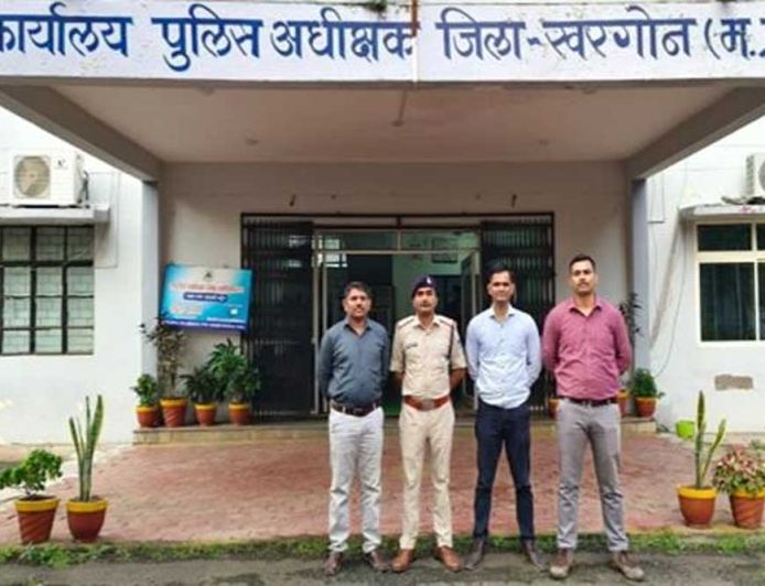 "सेफ क्लिक 2.0" अभियान में जागरूकता के साथ राहत भी दे रही मध्यप्रदेश पुलिस
