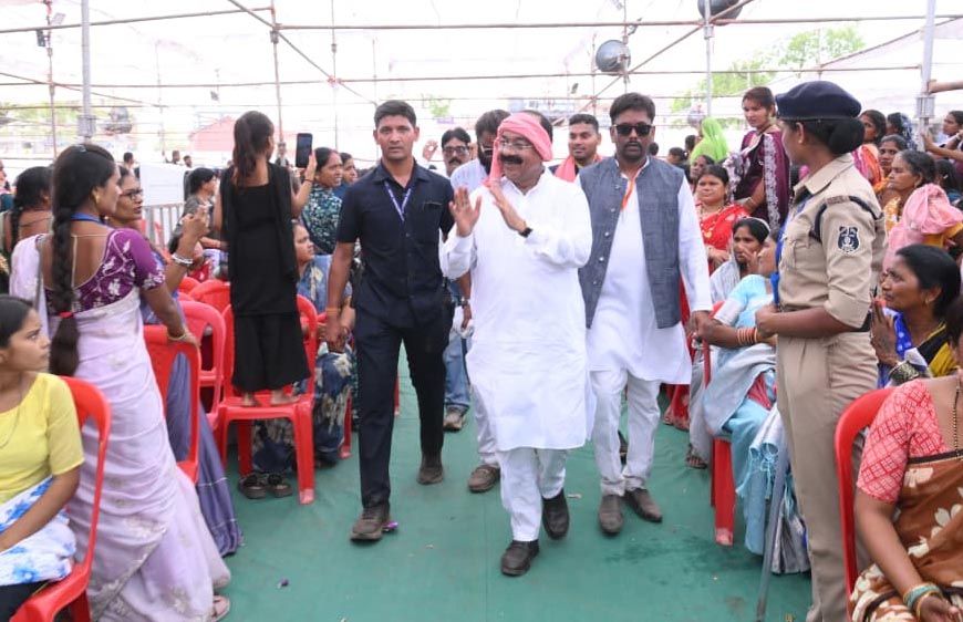 भारतीय राजनीति में पहली बार डिप्टी सीएम अरुण साव बने विधायक दूल्हे की बैलगाड़ी के सारथी