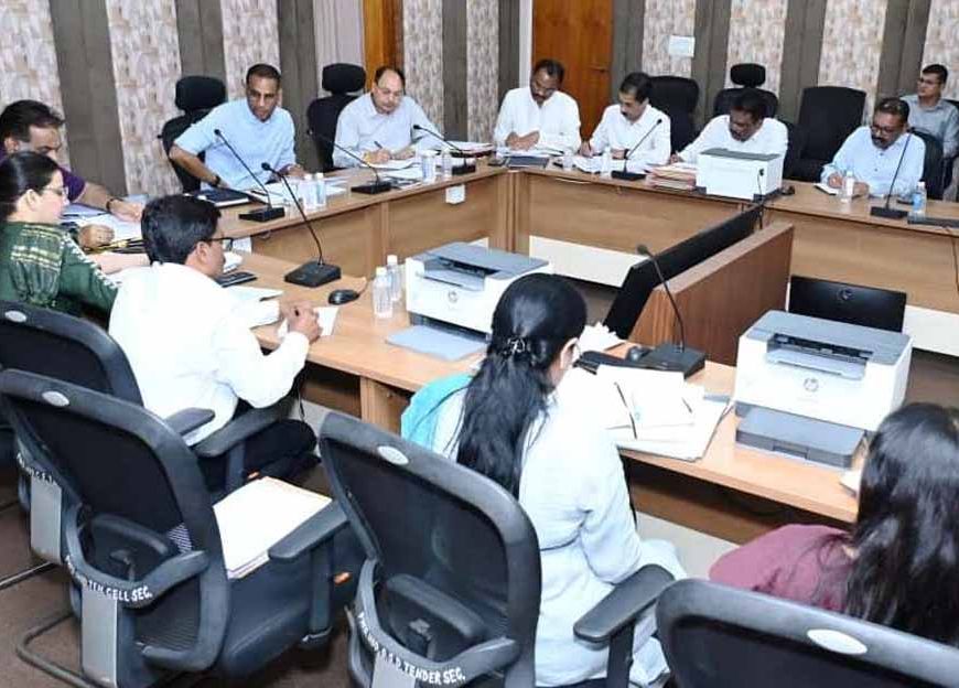 स्वीकृत परियोजनाओं पर तेजी लाने के निर्देश, 30 जून तक निविदा और 31 जुलाई तक कार्यादेश जारी करें