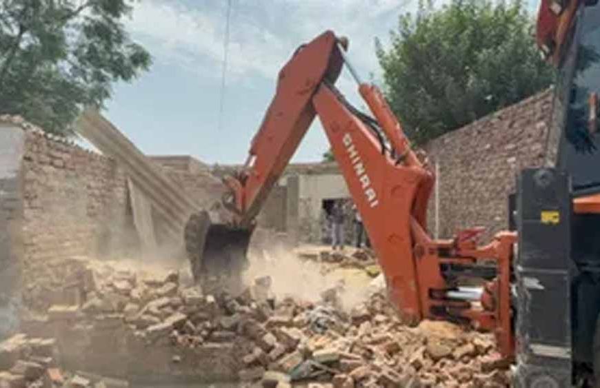 बठिंडा में नशा तस्करों पर बड़ा एक्शन, पुलिस ने अवैध इमारत पर चलाया बुलडोजर