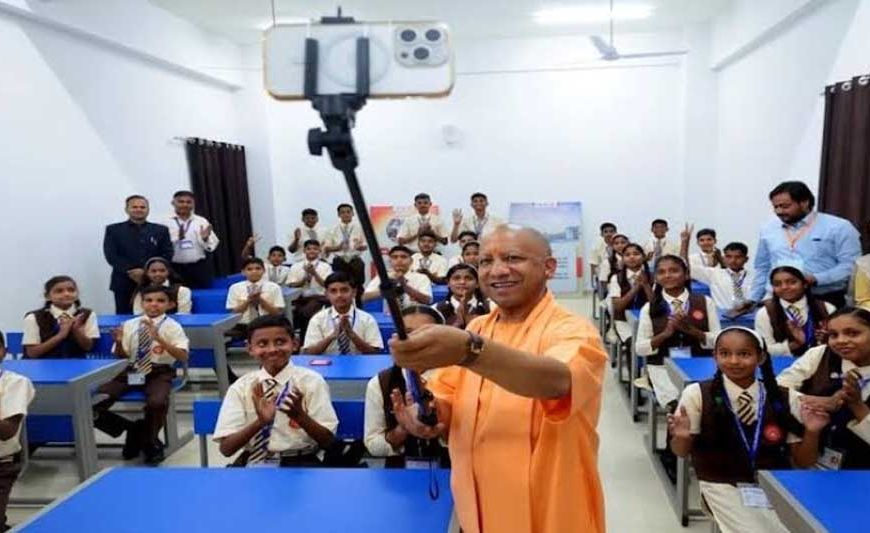 योगी सरकार की शिक्षा क्रांति से बदल रही बच्चों की तकदीर