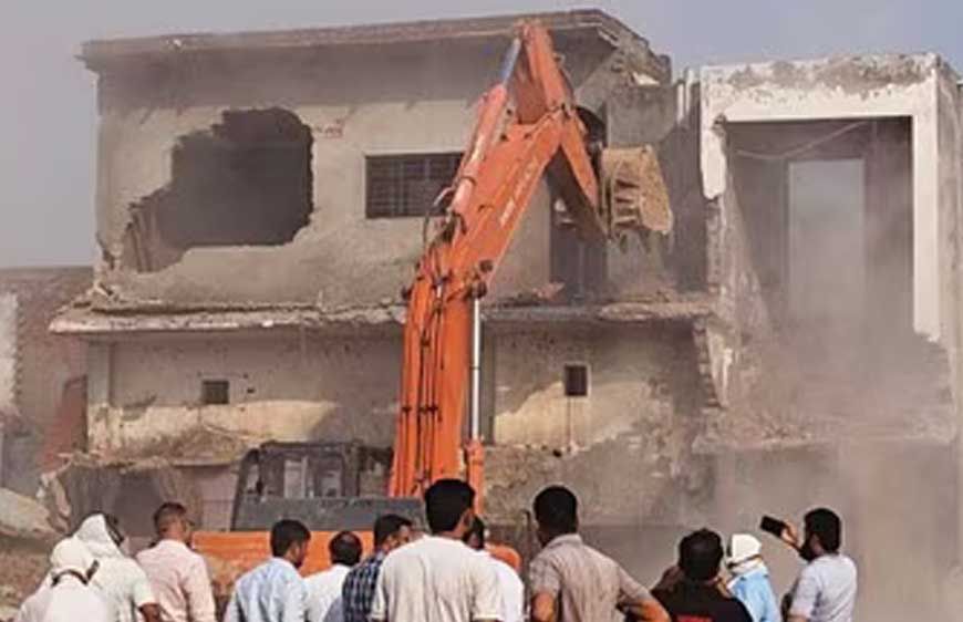NCR में बुलडोजर का बड़ा एक्शन! 10 हजार मकानों वाली बस्ती में सुबह से चली कार्रवाई