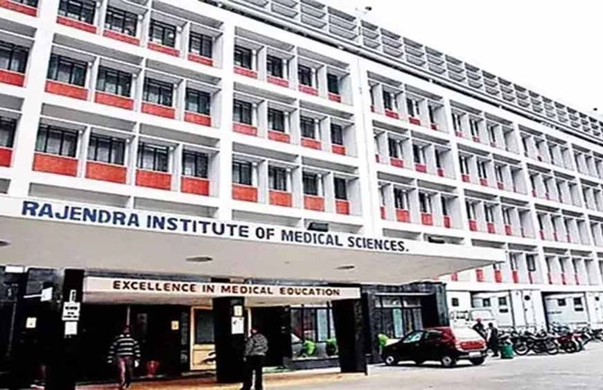 रिम्स में आउटसोर्स भर्ती घोटाले का आरोप, नौकरी दिलाने के नाम पर लाखों की अवैध वसूली की शिकायत