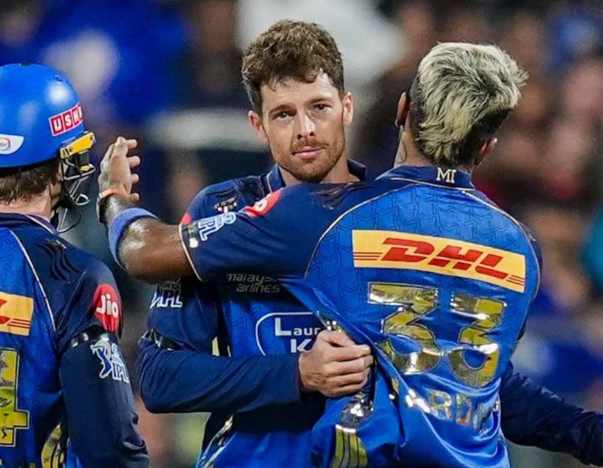 मिचेल सेंटनर का बड़ा दावा: IPL 2026 में चोट के बाद मुंबई इंडियंस ने आधी फीस दी