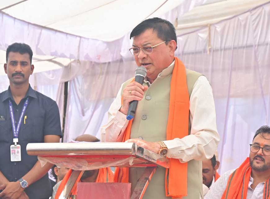 सुशासन तिहार: गोपालपुर समाधान शिविर में पहुंचे प्रभारी मंत्री लखन लाल देवांगन, 17 पंचायतों के ग्रामीणों को मिला योजनाओं का लाभ