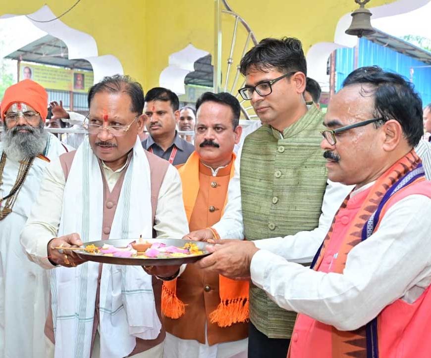 मुख्यमंत्री  साय ने भिखमपुरा के पंचमुखी सिद्ध हनुमान मंदिर में की पूजा-अर्चना