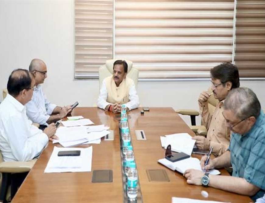 स्वास्थ्य अधोसंरचना विकास कार्य समय-सीमा में गुणवत्ता के साथ पूरे किए जाएँ : उप मुख्यमंत्री  शुक्ल