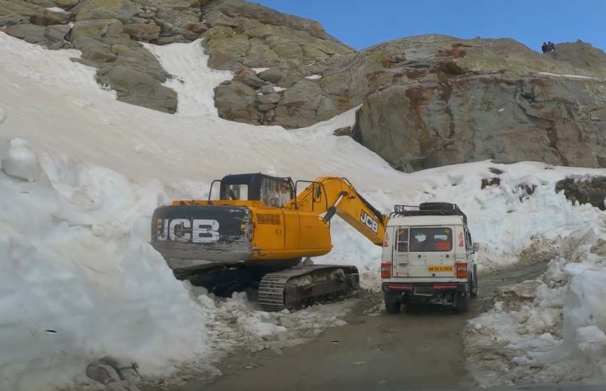 साच पास पर सख्ती: दोपहर 12 बजे के बाद एंट्री बंद, पर्यटकों की सुरक्षा के लिए बड़ा फैसला