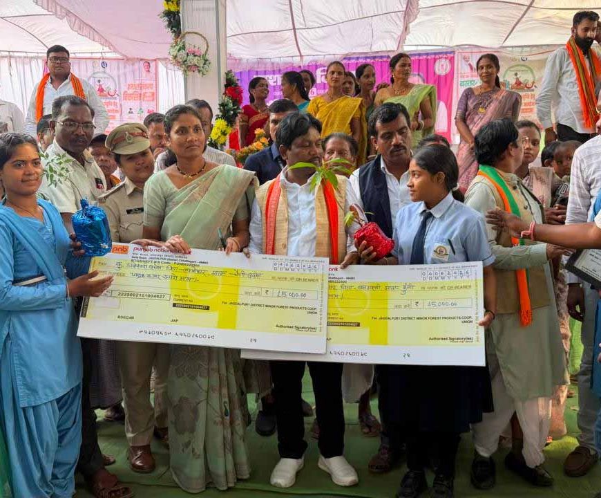 तेंदूपत्ता संग्राहक परिवारों की बेटियों ने रचा इतिहास, रुद्राणी-डालेश्वरी ने बढ़ाया बस्तर का मान