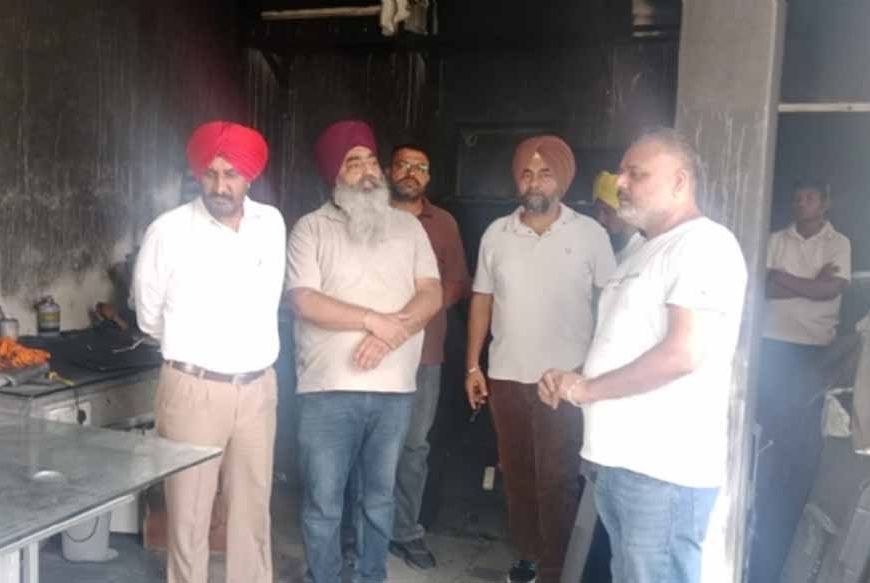आग से तबाह दुकान का निरीक्षण, वाइस चेयरमैन धमोली और SDM ने लिया नुकसान का जायजा