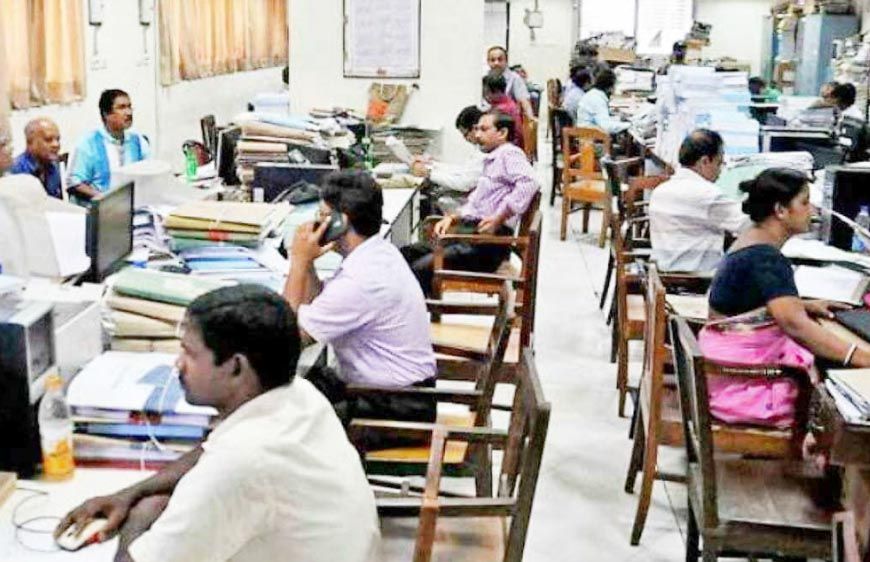 38 हजार कर्मचारियों के सर्विस रिकॉर्ड की होगी जांच, ज्यादा वेतन लेने वालों पर गिरेगी गाज