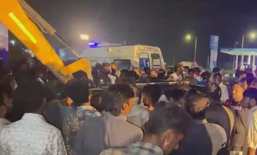 मोरबी में दर्दनाक सड़क हादसा, चराडवा गांव के पास 5 लोगों की मौत, बाइक सवार घायल