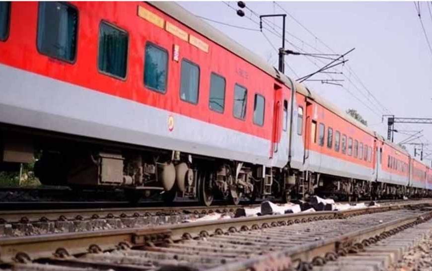 लुधियाना में बड़ा रेल हादसा टला, नई दिल्ली-कटरा स्पेशल ट्रेन का कोच दो हिस्सों में टूटा
