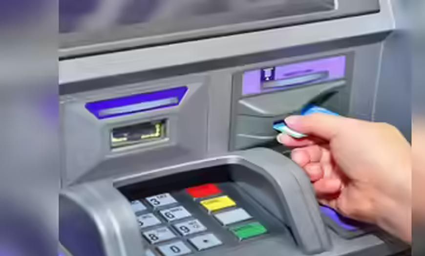 देश में कैश का रिकॉर्ड स्तर, फिर भी खाली पड़े ATM! आखिर क्यों गहराया नकदी संकट?