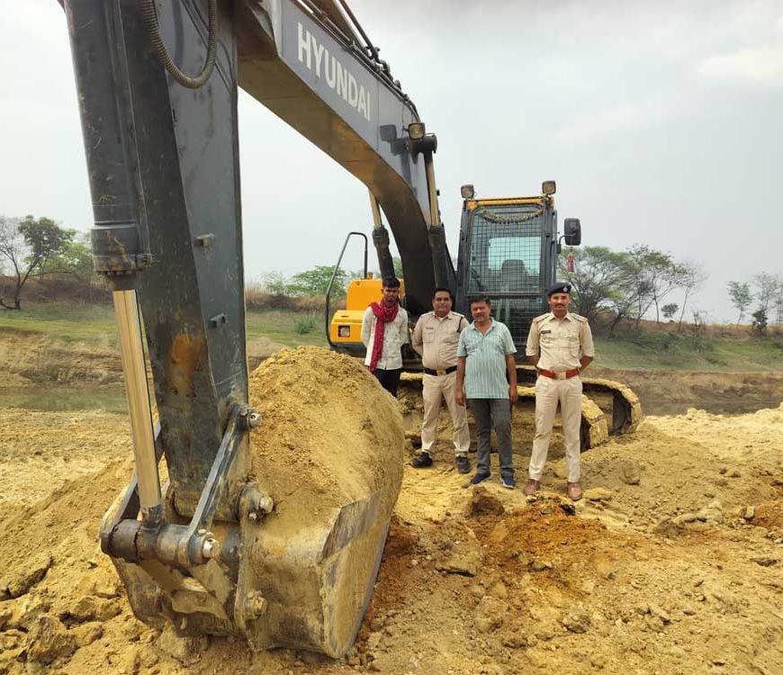 खनिज उड़नदस्ता दल का बड़ा एक्शन 15 संदिग्ध स्थानों पर छापा, अवैध खनन-परिवहन में लगे 14 वाहन जब्त