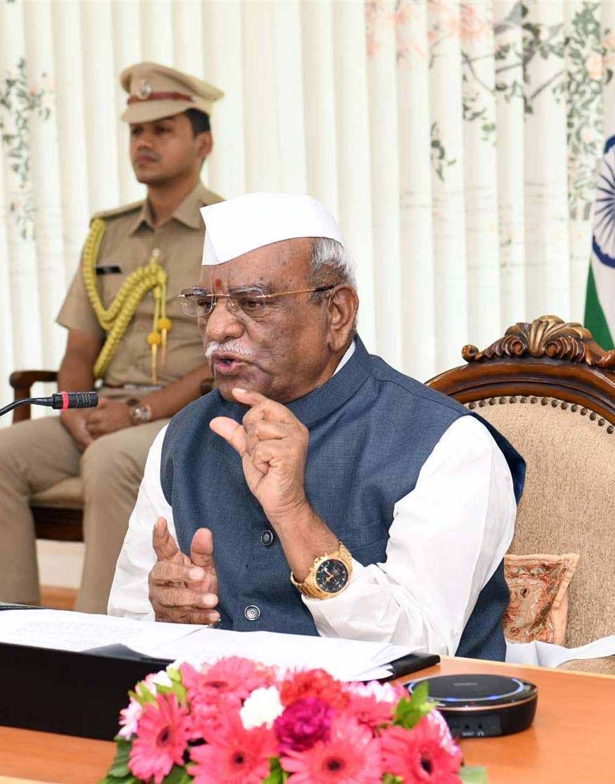 विश्वविद्यालय ज्ञान के प्रकाश पुंज, उत्कृष्टता के लिए करें कार्य: राज्यपाल