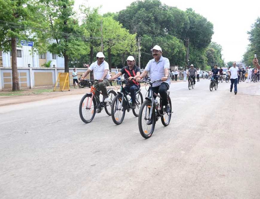 उप मुख्यमंत्री  अरुण साव ने सायकल चलाकर फिट रहने और पर्यावरण संरक्षण का दिया संदेश