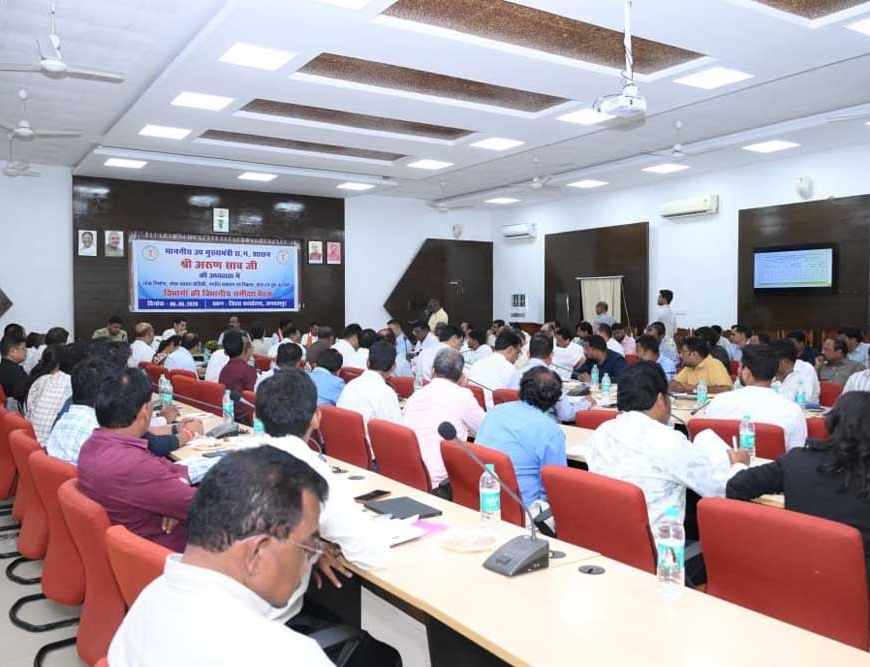 उप मुख्यमंत्री  अरुण साव ने स्वच्छता दीदियों के नियमित स्वास्थ्य जांच और सुरक्षा किट प्रदान करने के दिए निर्देश