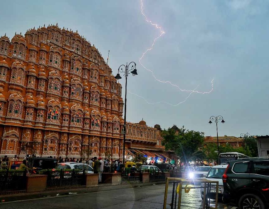 राजस्थान में आज आंधी-बारिश और हीटवेव का डबल अलर्ट