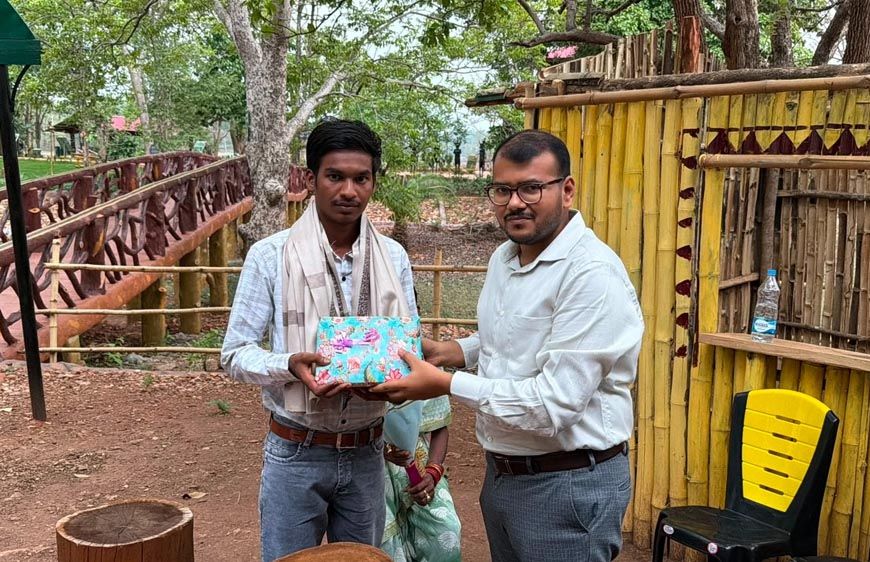 सुकमा के आदिवासी किसान के बेटे बारसे रोशन ने JEE एडवांस में गाड़े झंडे