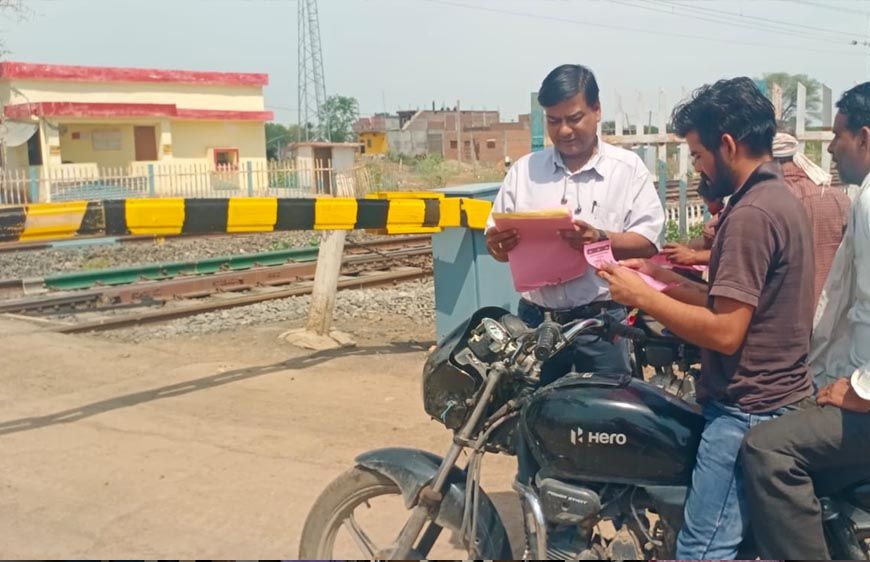 अंतर्राष्ट्रीय समपार फाटक जागरूकता सप्ताह के तीसरे दिन भोपाल मंडल में सुरक्षा जागरूकता अभियान रहा जारी