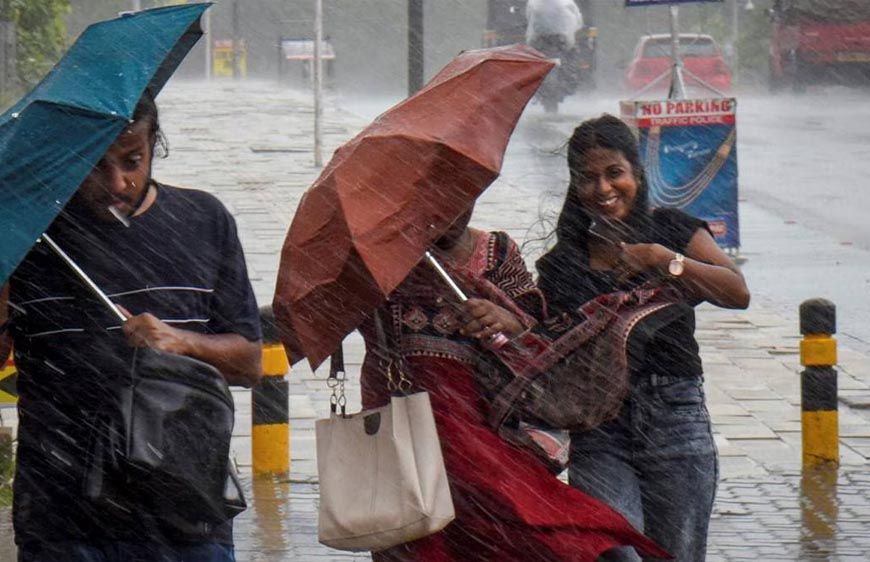 मॉनसून की धमाकेदार एंट्री! 12 राज्यों में झमाझम बारिश, यूपी-बिहार को भी जल्द मिलेगी राहत