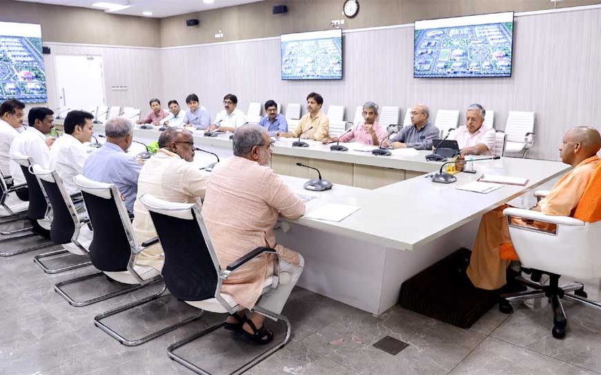 योगी सरकार तीन तलाक और एसिड पीड़िताओं को देगी आवास योजना का लाभ