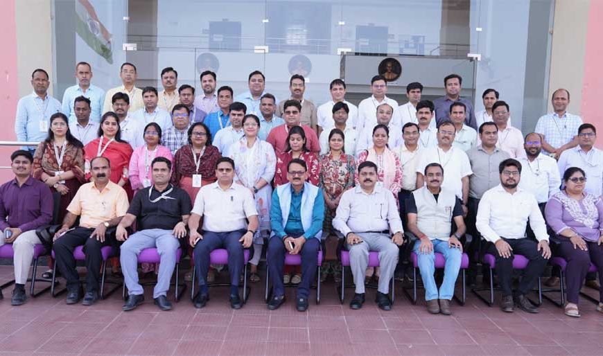 शिक्षु अधिकारियों ने यूपीएसआईएफएस जाकर समझीं बारीकियां