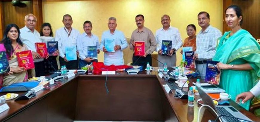 विद्यार्थियों को वैश्विक अवसरों के अनुरूप तैयार करने की दिशा में कार्य करें : मंत्री परमार