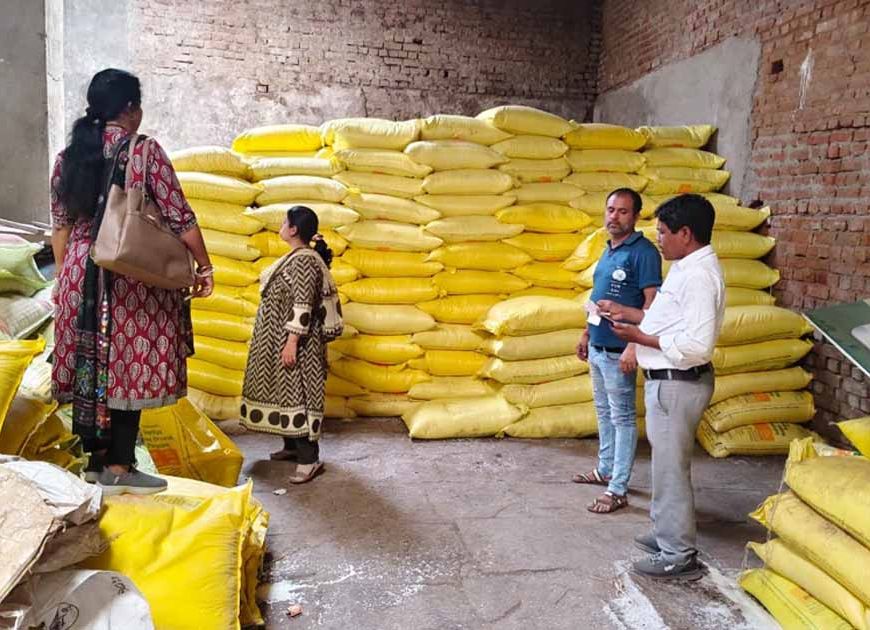 खरीफ सीजन 2026: किसानों के लिए पर्याप्त खाद का इंतजाम, जिला प्रशासन पूरी तरह सतर्क
