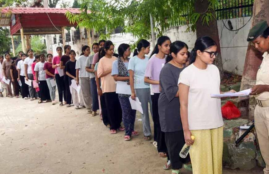 NEET UG Re-Exam 2026: बिलासपुर में तैयारियां तेज, कलेक्टर-SSP ने अधिकारियों संग की समीक्षा बैठक