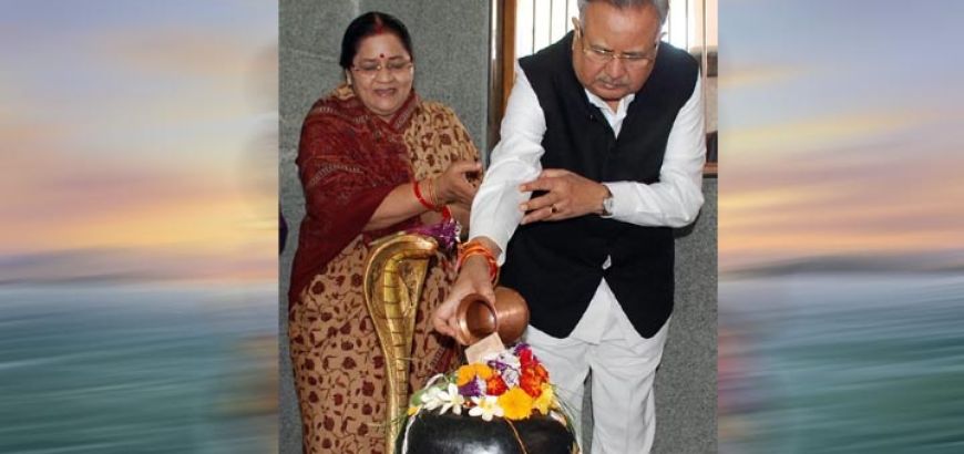 मुख्यमंत्री  विष्णु देव साय ने विधानसभा अध्यक्ष डॉ. रमन सिंह को वैवाहिक वर्षगांठ पर दी बधाई