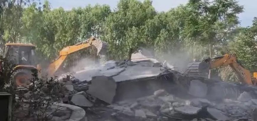 हरिद्वार में CM धामी का बुलडोजर एक्शन, अवैध मजार पर चली कार्रवाई, प्रशासन सख्त