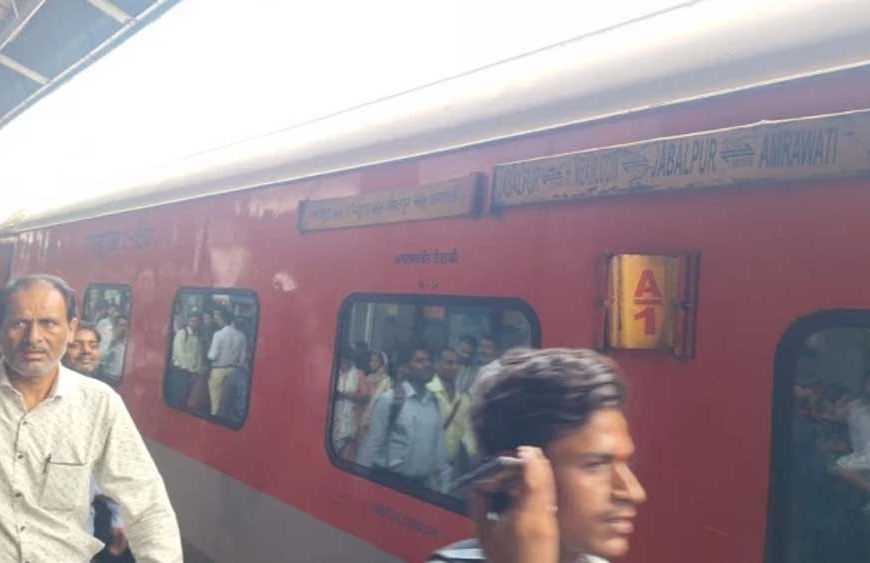 सतना रेलवे स्टेशन पर बड़ी चूक, डिस्प्ले में इंटरसिटी तो प्लेटफॉर्म पर पहुंची महाकौशल एक्सप्रेस