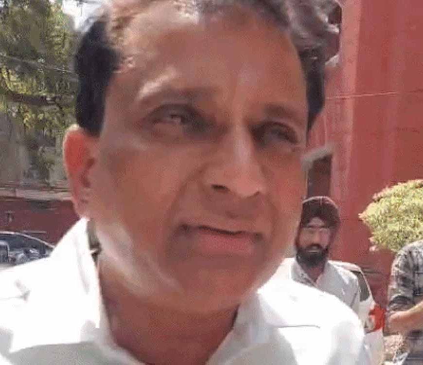 लुधियाना नगर निगम दफ्तर में बवाल, अकाली पार्षद ने SE को जड़ा थप्पड़, मचा हड़कंप