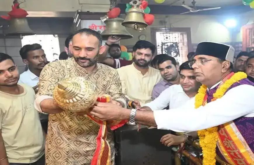 मंत्री सारंग ने प्रधानमंत्री मोदी के नाम से छोला मंदिर में हनुमान जी को गदा की अर्पित
