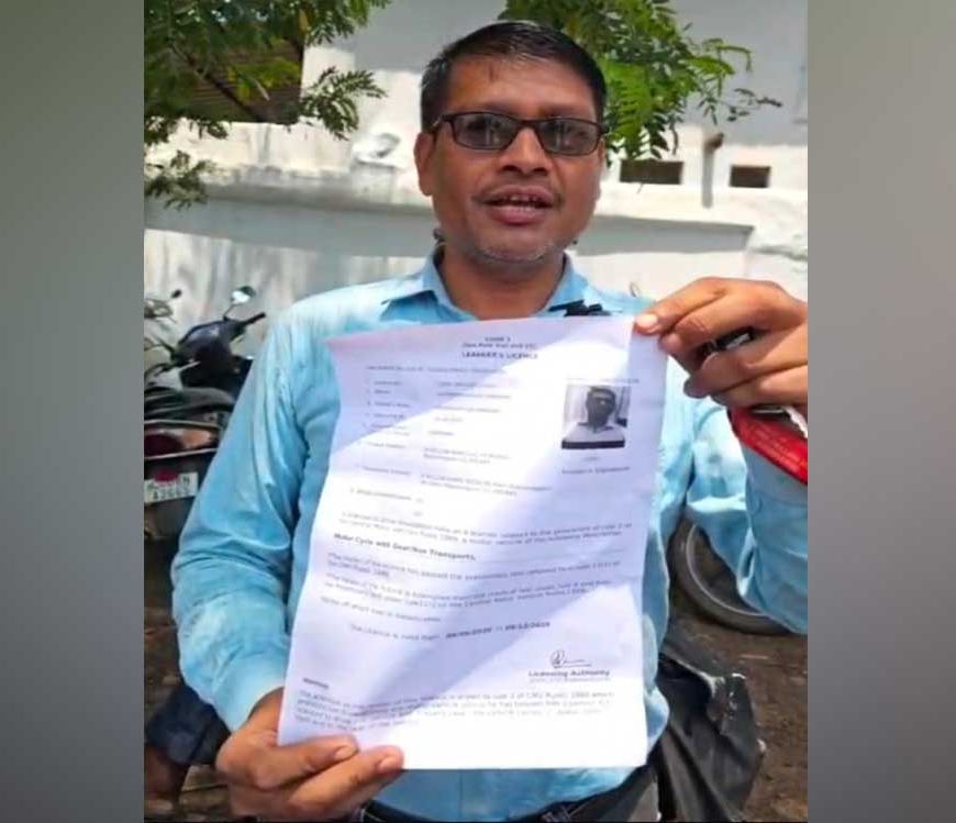 जनसमस्या निवारण शिविर में घनश्याम दास साहू को मिला नि:शुल्क लर्निंग ड्राइविंग लाइसेंस