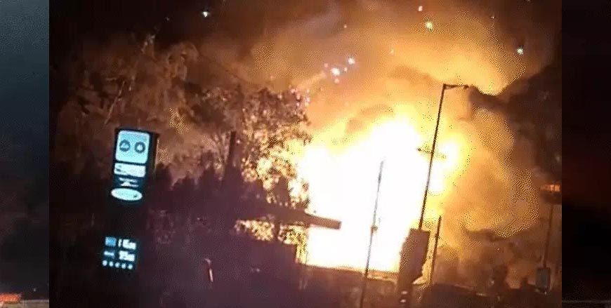 बैरागढ़ रोड पर पटाखा दुकान में भीषण आग, धमाकों से दहला इलाका; 70 फीट तक उठीं लपटें