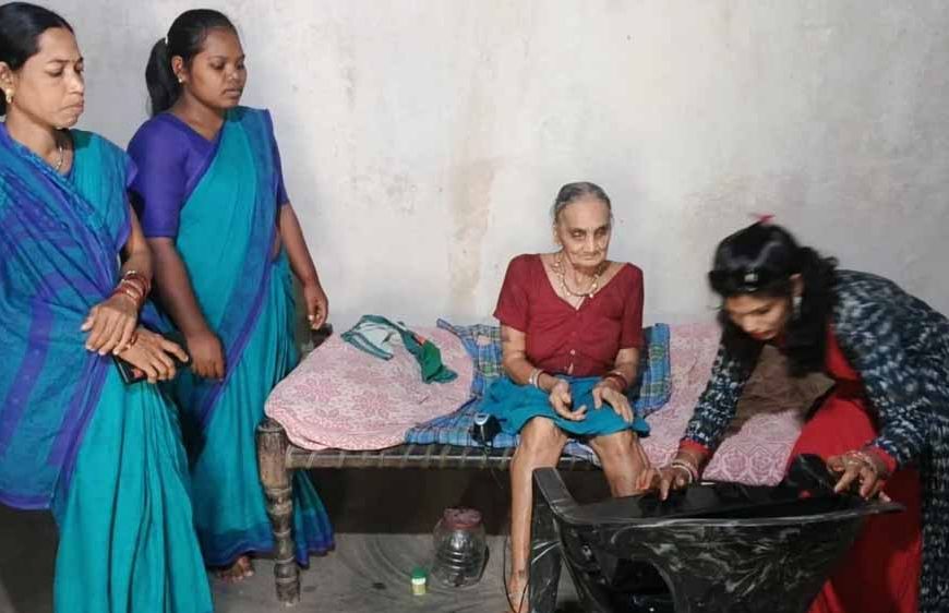 महतारी वंदन योजना की ई-केवाईसी में रायगढ़ नंबर-1, घर-घर पहुंचकर किया जा रहा सत्यापन