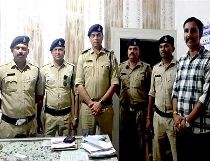 नरसिंहपुर पुलिस ने ऑनलाइन ट्रेडिंग के नाम पर ठगी करने वाले दो आरोपियों को किया गिरफ्तार