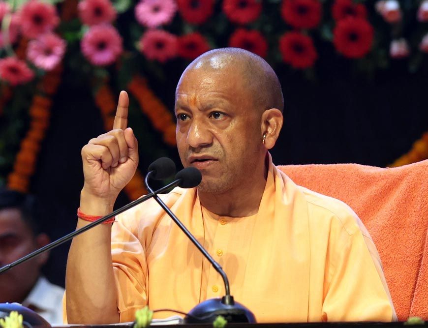 मुख्यमंत्री ने विभिन्न योजनाओं के लाभार्थियों को दिया स्वीकृति पत्र, चेक व चाबी