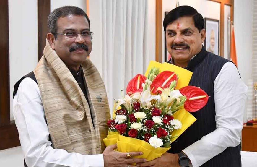 मुख्यमंत्री डॉ. यादव से केंद्रीय शिक्षा मंत्री धर्मेंद्र प्रधान ने की भेंट