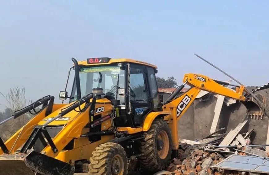 वाराणसी दालमंडी मामले में बड़ी राहत, इलाहाबाद हाईकोर्ट ने बुलडोजर कार्रवाई पर लगाई रोक