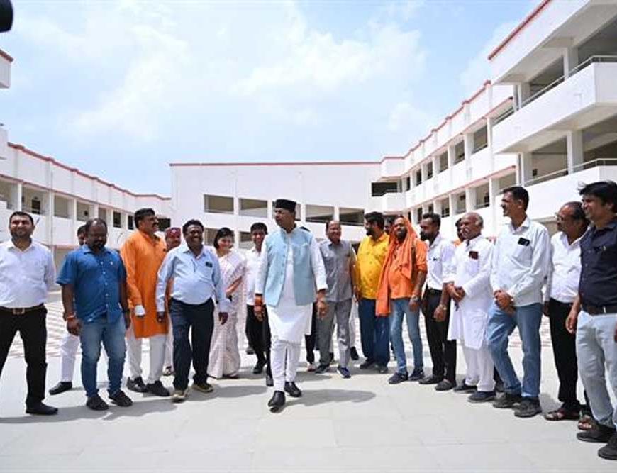 प्रधानमंत्री मोदी के 12 वर्ष पूर्ण होने पर मंत्री  सारंग ने नरेला शासकीय महाविद्यालय में विद्यार्थियों से किया संवाद